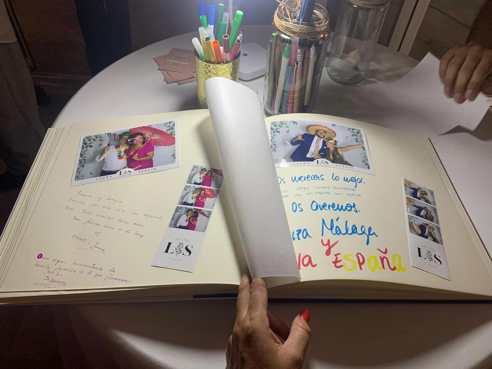 Novios en el fotomatón