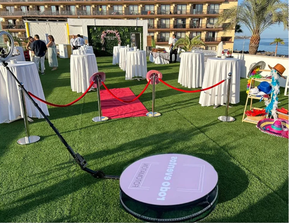 Invitadas con accesorios de fotomatón