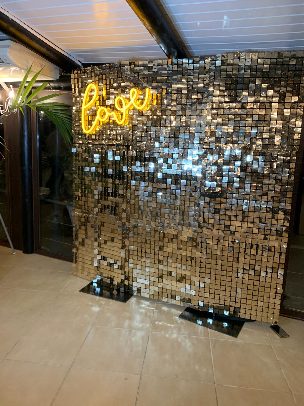 Detalle de neón en fiesta